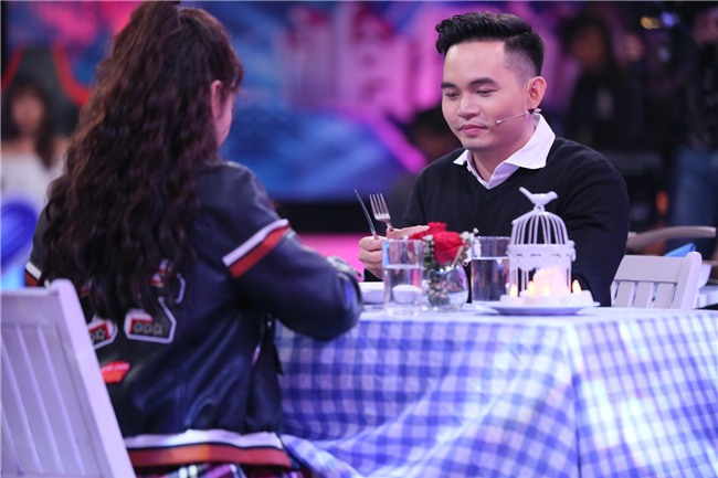 Lần đầu trên sân khấu Vì yêu mà đến, hai nàng hot girl cùng tranh giành một chàng trai-7