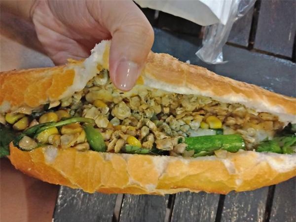 9x chi 20 trieu tim ra cong thuc banh mi hen khien nguoi sai gon xep hang an thu - 1