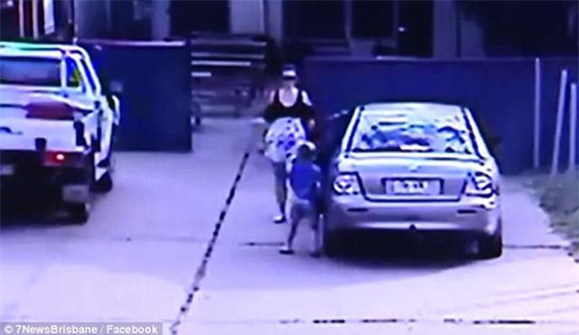 chi 30 giay de con mot minh trong xe, me tre suyt nua khong bao gio gap lai con gai - 1