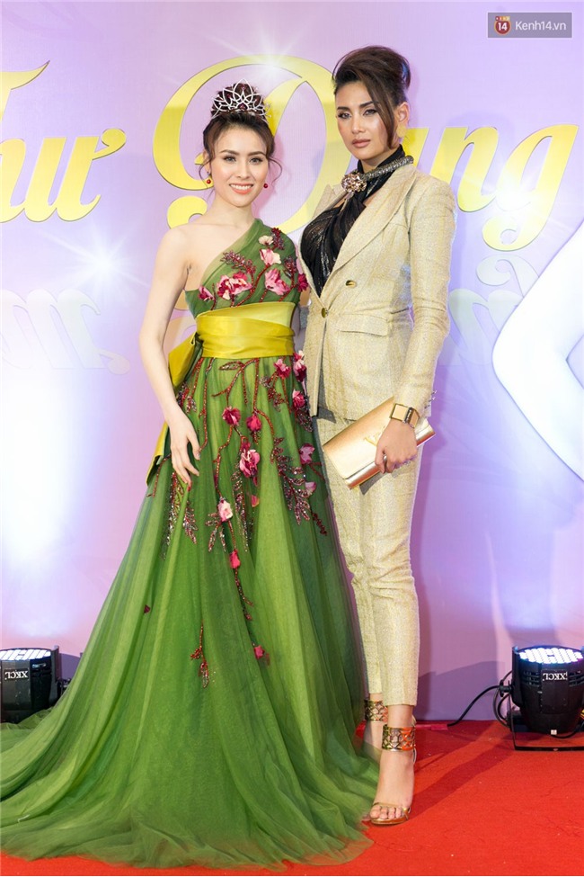 Clip: Angela Phương Trinh liên tục tránh né, từ chối đứng chụp ảnh chung với tình cũ Chiêm Quốc Thái - Ảnh 9.