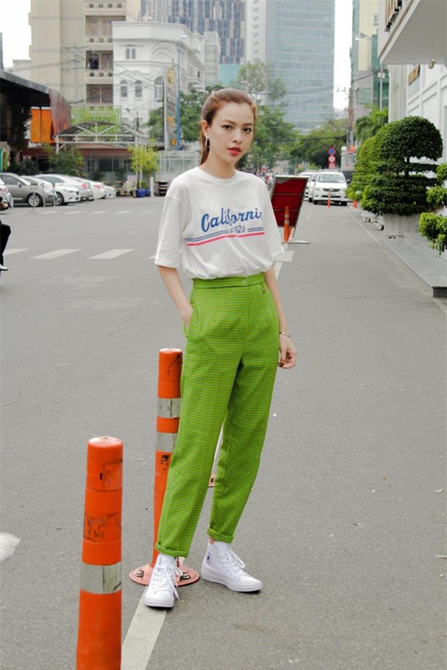 Chỉ diện áo phông đơn giản thôi mà Kỳ Duyên cũng đẹp xuất thần trong street style tuần này - Ảnh 10.