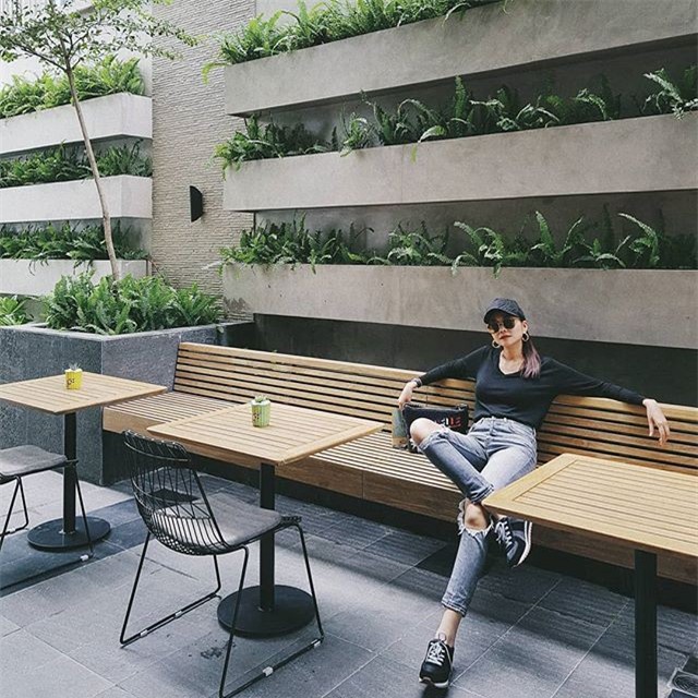 Chỉ diện áo phông đơn giản thôi mà Kỳ Duyên cũng đẹp xuất thần trong street style tuần này - Ảnh 4.