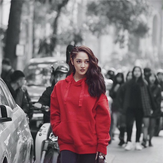 Chỉ diện áo phông đơn giản thôi mà Kỳ Duyên cũng đẹp xuất thần trong street style tuần này - Ảnh 8.