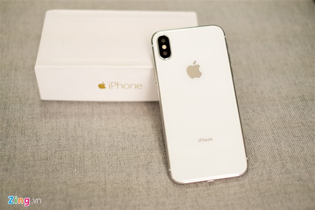 Bỏ 22 triệu mua iPhone X, nhận được mô hình tại Sài Gòn