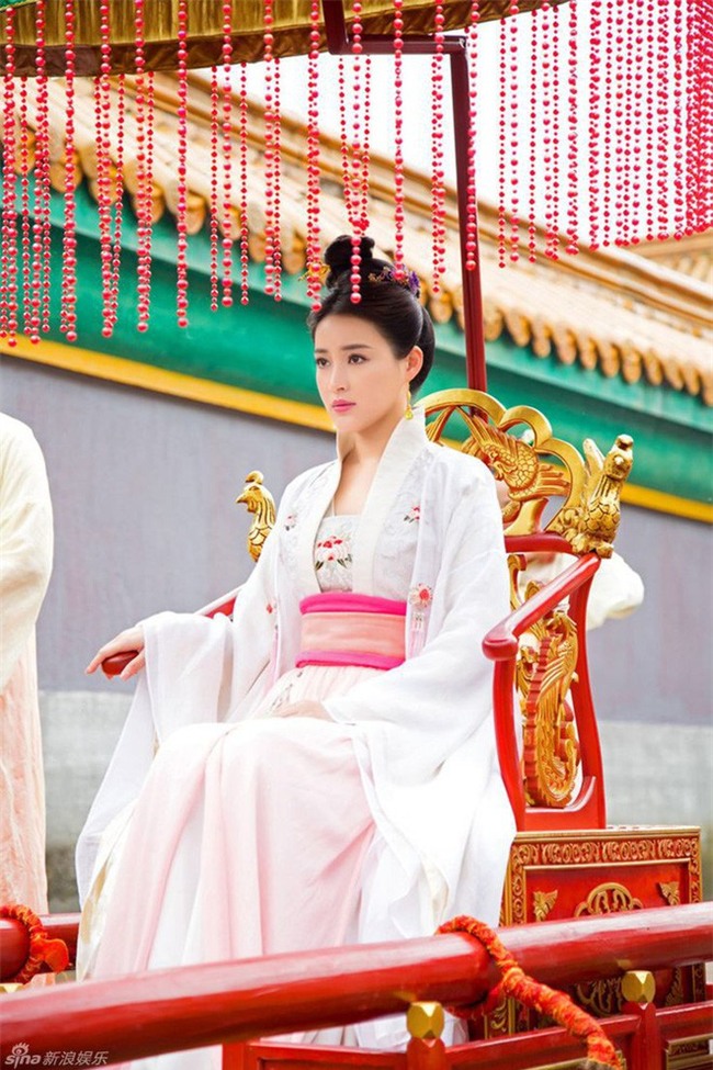 Cuộc đời ngang trái của Hoàng hậu bị chị gái từ mặt vì dan díu với anh rể, sau sa cơ phải hầu hạ bạo chúa - Ảnh 3.