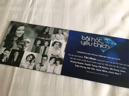 Cận cảnh tấm vé mời có tên và hình Tuấn Hưng được in nhỏ hơn nhiều nghệ sĩ trẻ khác. - Tin sao Viet - Tin tuc sao Viet - Scandal sao Viet - Tin tuc cua Sao - Tin cua Sao