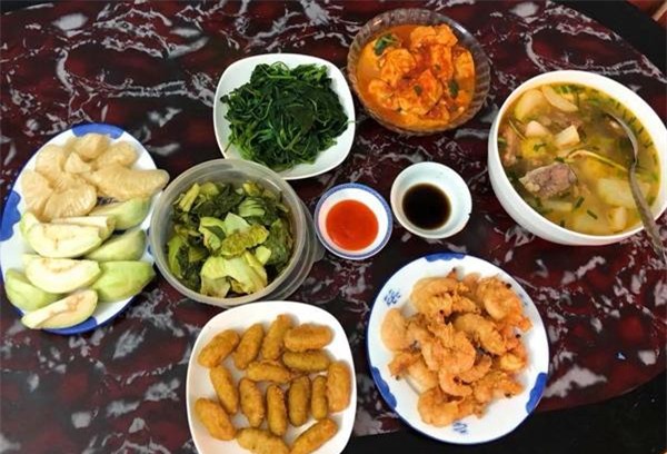 nhung mam com ngon mieng, da mat cua chi dau khien em chong cung phai me man - 16