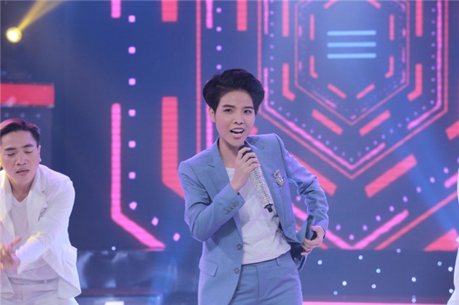 Thu Trang chào thua trước cô gái có giọng hát ngang như cua-2