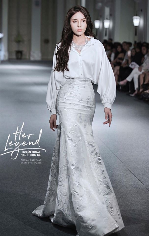 Điểm lại những màn catwalk thần sầu khiến fan không thể rời mắt trong năm 2017 - Ảnh 8.