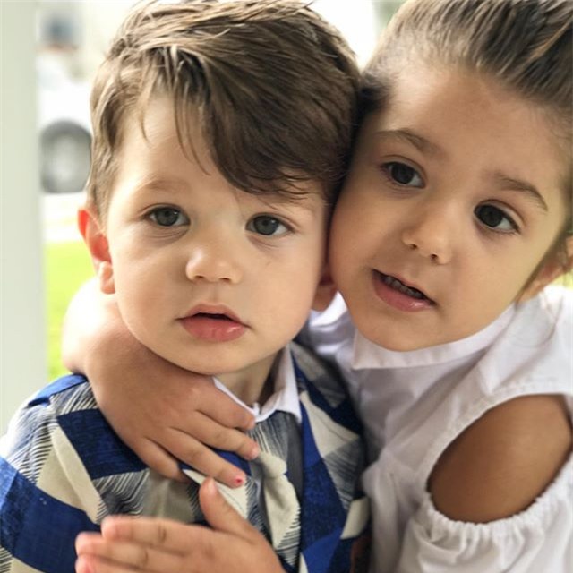 Clip: Bé gái 3 tuổi biết trang điểm thuần thục đang gặp phải làn sóng phản đối dữ dội  - Ảnh 9.