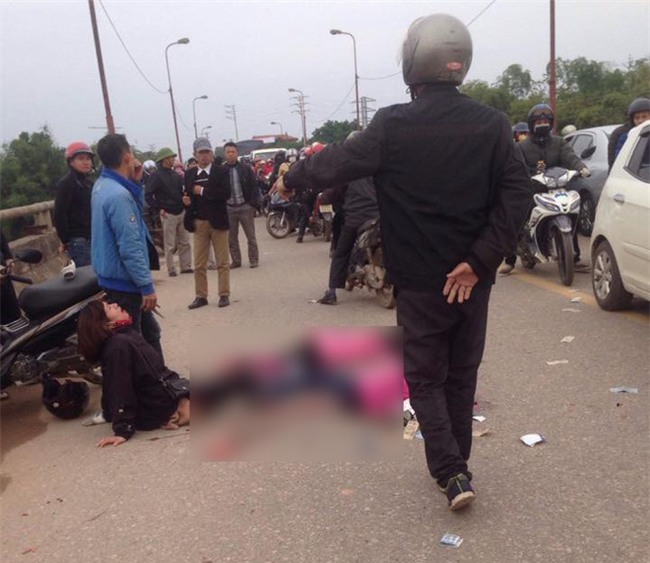 Thái Nguyên: Mẹ khóc ngất chứng kiến 2 con gái bị xe ô tô chở công nhân cán qua người khiến tử vong - Ảnh 1.