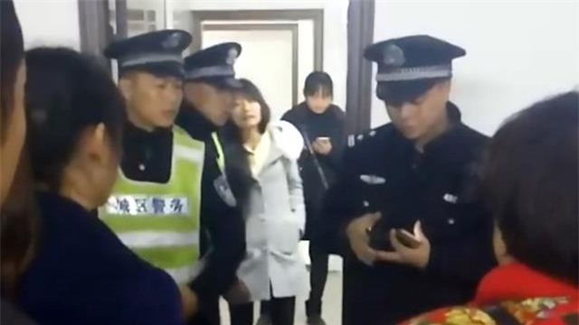 clip: giao vien mam non de chan, ghi dau cau be 5 tuoi chi vi khong chiu ngu trua - 3