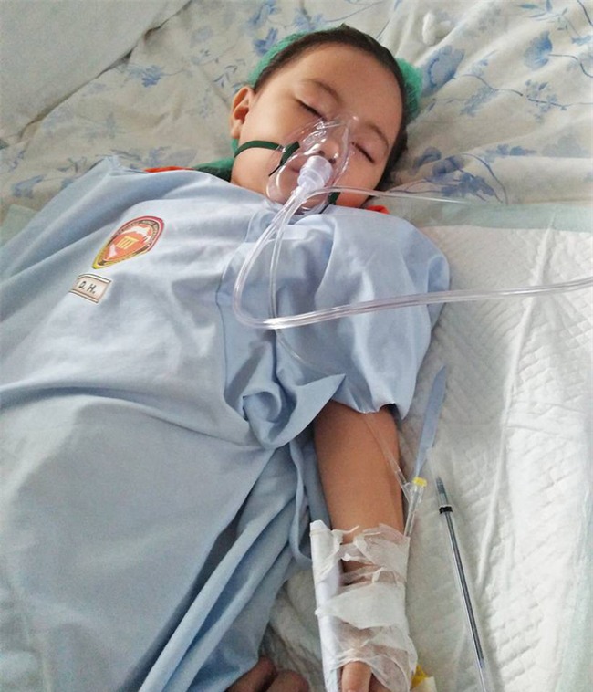 Con gái sốt cao liên tục cả tháng, mẹ tá hỏa cầu cứu bác sĩ sau khi thấy thứ này trong mũi cô bé - Ảnh 2.