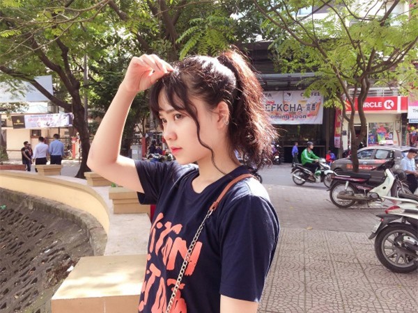 9X xinh đẹp cover ‘Khi em xa anh’ khiến cư dân mạng xao xuyến - Ảnh 6.