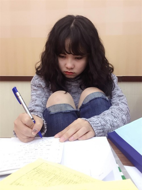 9X xinh đẹp cover ‘Khi em xa anh’ khiến cư dân mạng xao xuyến - Ảnh 8.