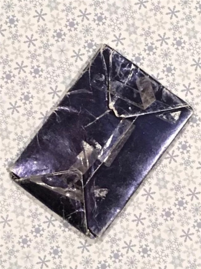 Món quà Giáng sinh của ông lão 47 năm chưa bóc chỉ vì một lý do không thể tin nổi - Ảnh 2.