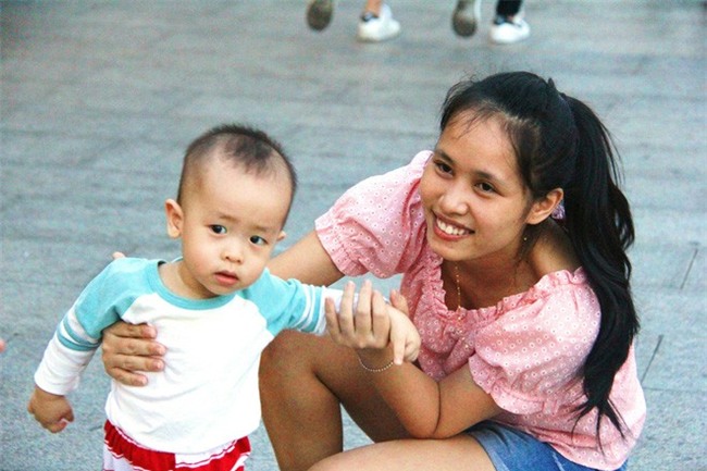 CẬP NHẬT: Người cả nước đổ dồn về các tuyến phố trung tâm, háo hức chờ thời khắc đón chào năm mới 2018 - Ảnh 19.