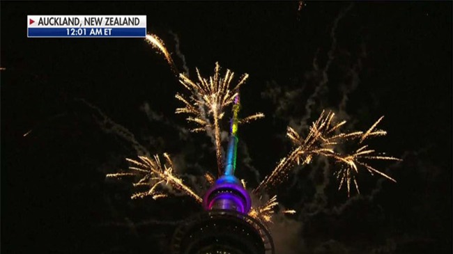 CẬP NHẬT: Gói pháo hoa phát nổ, bắn loạn xạ vào đám đông ở Australia