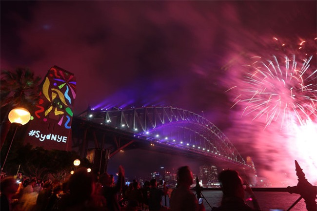 CẬP NHẬT: Gói pháo hoa phát nổ, bắn loạn xạ vào đám đông ở Australia