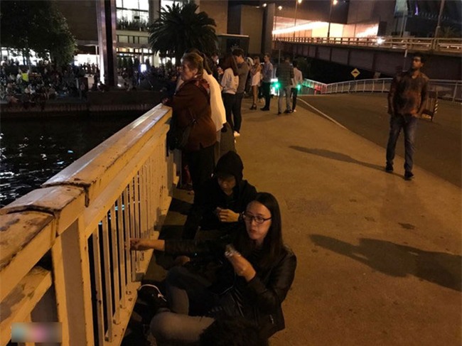 CẬP NHẬT: Gói pháo hoa phát nổ, bắn loạn xạ vào đám đông ở Australia