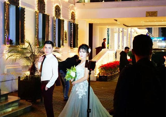 don nam moi 2018: pho di bo that thu, phu nu, tre em ngat xiu hang loat - 5