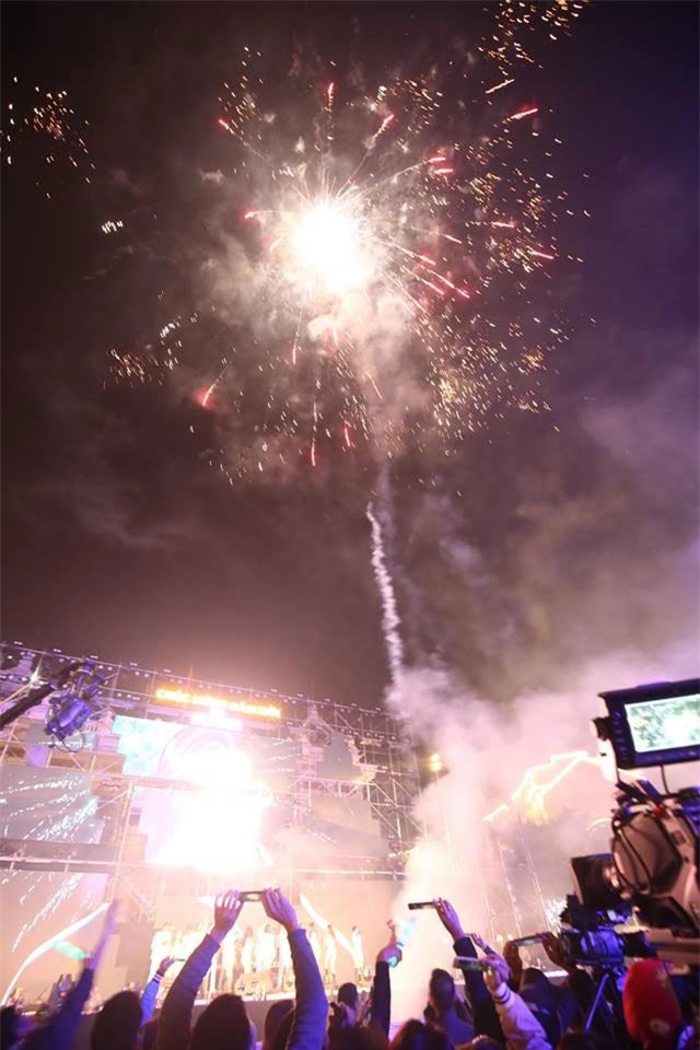 phao hoa ruc sang bau troi ha noi, tp.hcm, chao mung nam moi 2018 da den - 13