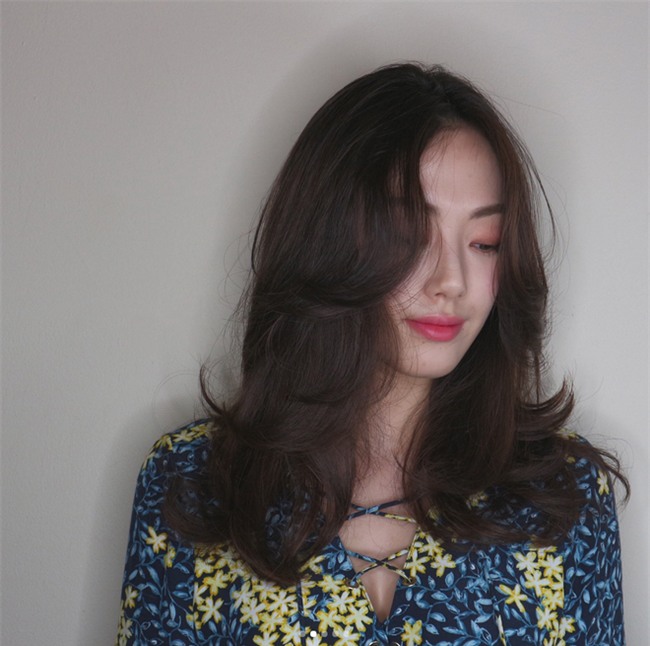 Gợi ý kiểu tóc và phong cách trang điểm không mất nhiều thời gian cho dịp đi chơi đón năm mới - Ảnh 5.