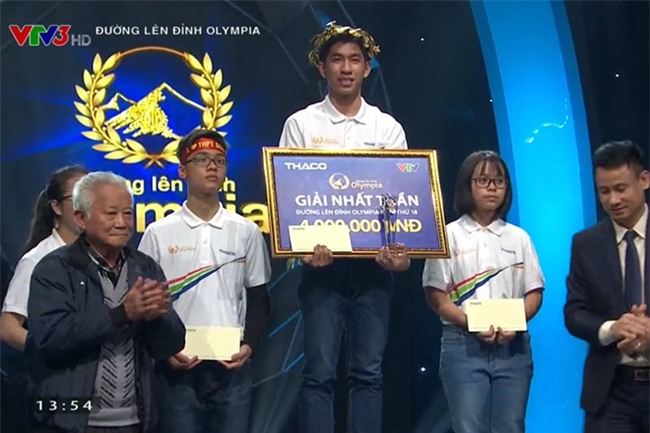 10X co tai giai rubik trong 9 giay gianh giai nhat tuan Olympia hinh anh 1