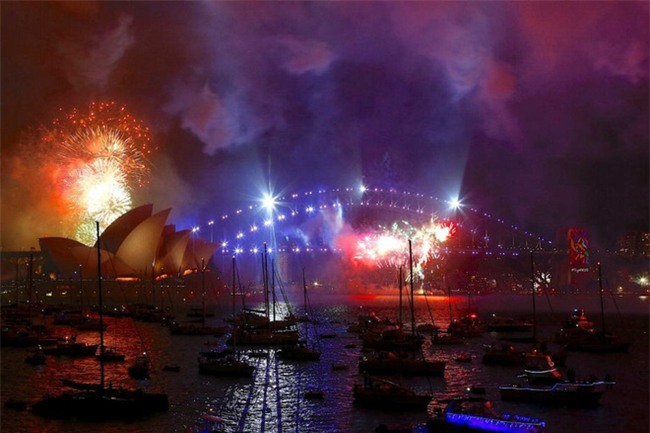 Australia đón năm 2018 bằng tiết mục pháo hoa trứ danh trên cảng Sydney - Ảnh 2.