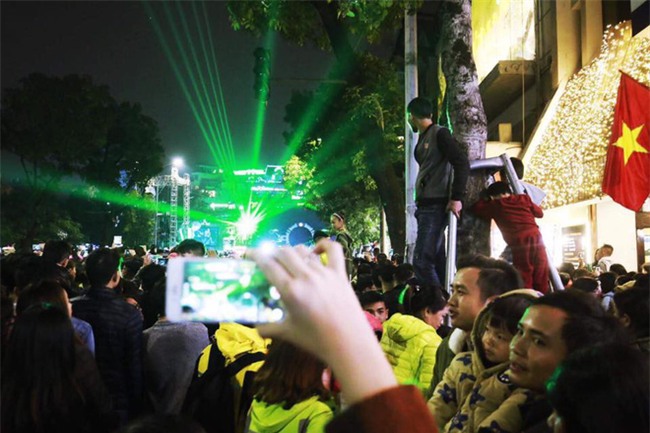 Việt Nam cùng các láng giềng tưng bừng bước vào năm mới 2018 - Ảnh 1.