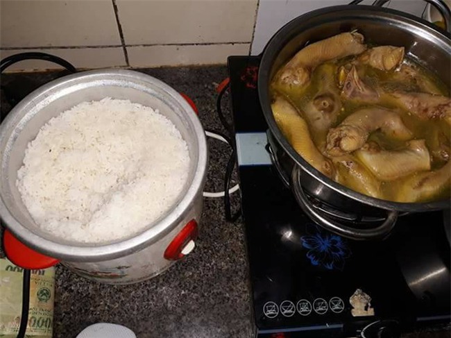 Thực đơn ăn một ngày quá sang chảnh của chó Alaska khiến dân mạng tranh cãi! - Ảnh 2.