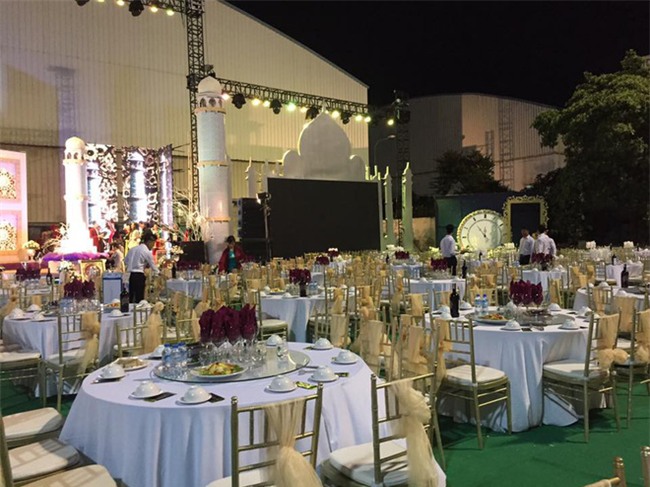 5 đám cưới nức tiếng vì độ xa hoa trong năm 2017: dựng rạp mấy ngàn mét vuông, trang trí 6-7 tỷ đồng - Ảnh 10.