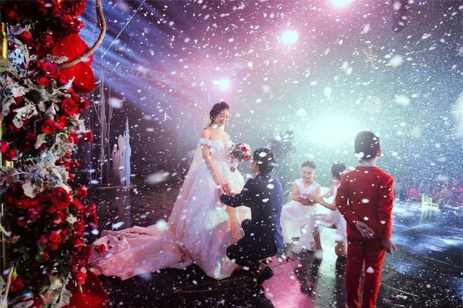 5 đám cưới nức tiếng vì độ xa hoa trong năm 2017: dựng rạp mấy ngàn mét vuông, trang trí 6-7 tỷ đồng - Ảnh 19.