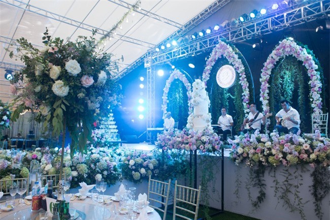 5 đám cưới nức tiếng vì độ xa hoa trong năm 2017: dựng rạp mấy ngàn mét vuông, trang trí 6-7 tỷ đồng - Ảnh 4.