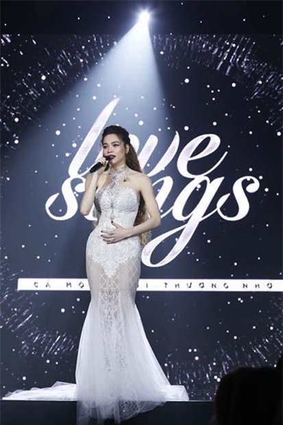 nhin lai mot nam thang tien trong am nhac va tinh cam cua ho ngoc ha - 1