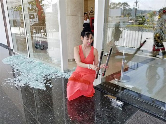 Diễn viên Uyên Thảo suýt gặp nạn khi cửa kính khách sạn bất ngờ phát nổ-1