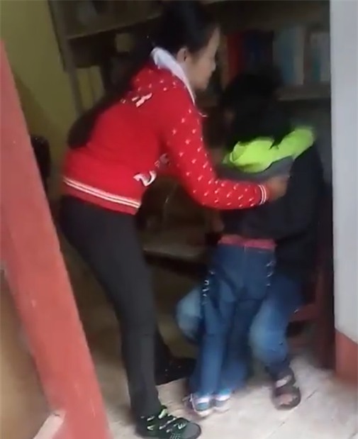 Vụ bé gái khóc thét khi mẹ quay về đón sau 6 năm bỏ đi: Người bố lên tiếng - Ảnh 3.