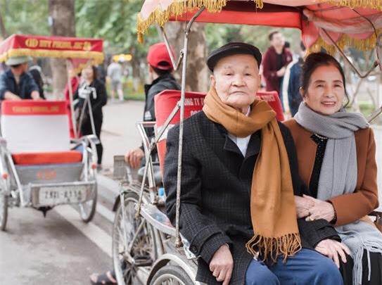 Ông bà anh 50 năm vẫn nắm tay tình tứ khiến cộng đồng mạng xuýt xoa ngưỡng mộ - Ảnh 10.