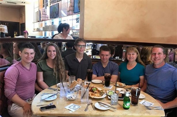 Thảm sát đêm giao thừa: Với 10 phát đạn, thiếu niên tuổi teen đã cướp đi sinh mạng của 4 người thân trong gia đình - Ảnh 1.