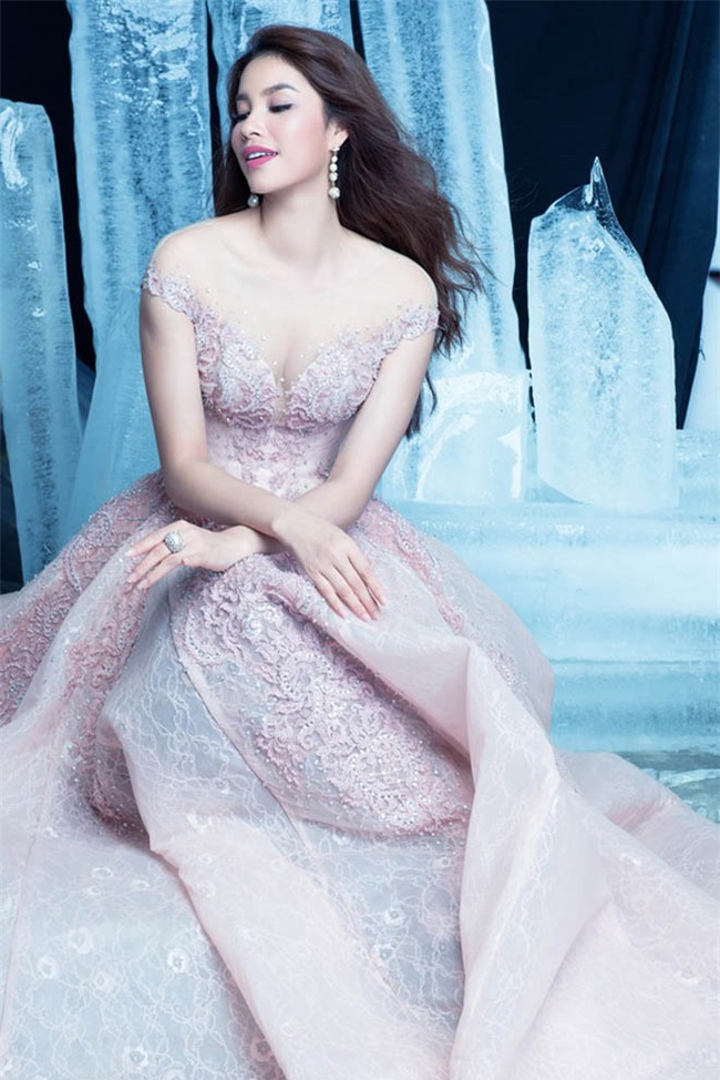 pham huong dep tua nu than khi het nhiem ky hoa hau hoan vu vn hinh anh 8