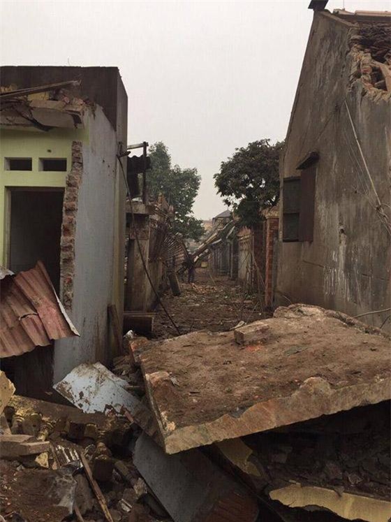 no lon o bac ninh luc rang sang khien 2 chau be tu vong, nhieu nguoi bi vui lap - 3