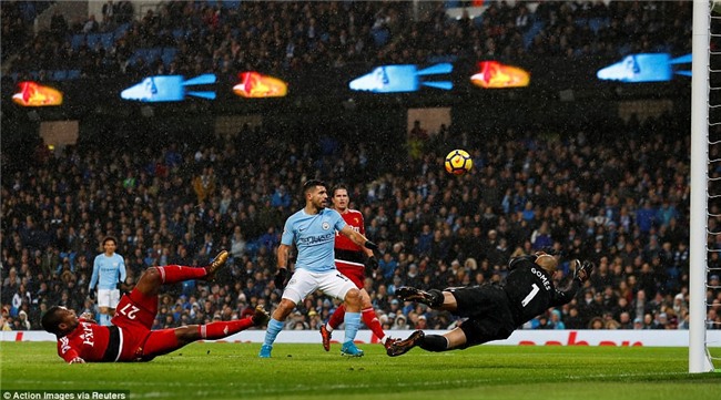 Sterling ghi bàn sau 39 giây, Man City lại hơn Man Utd 15 điểm - Ảnh 6.