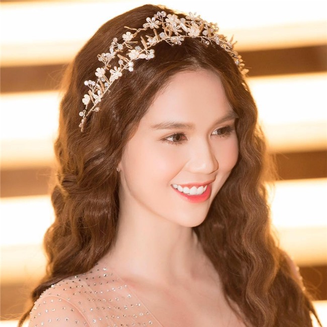 Sốc vì Ngọc Trinh phát ngôn chuyện vay - trả tiền đầu năm mới 2018