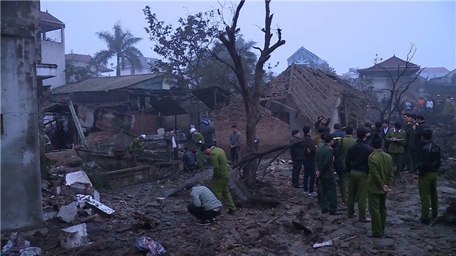 Nổ kinh hoàng ở Bắc Ninh lúc rạng sáng khiến 2 cháu bé tử vong, nhiều ngôi nhà bị san phẳng - Ảnh 11.