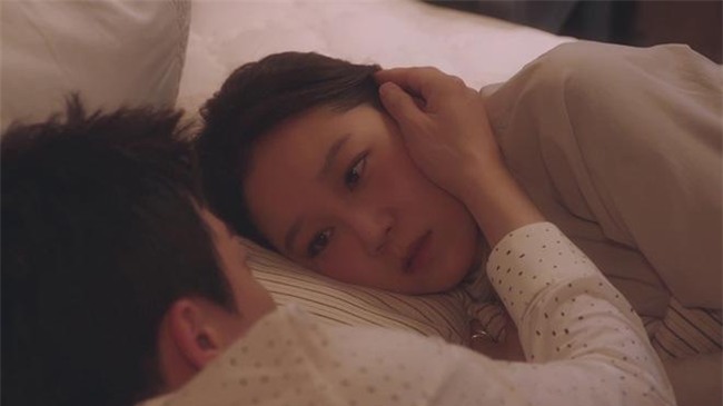 dem tan hon, tim toi dau nhoi vi nhin thay hinh xam tren nguc chong - 2