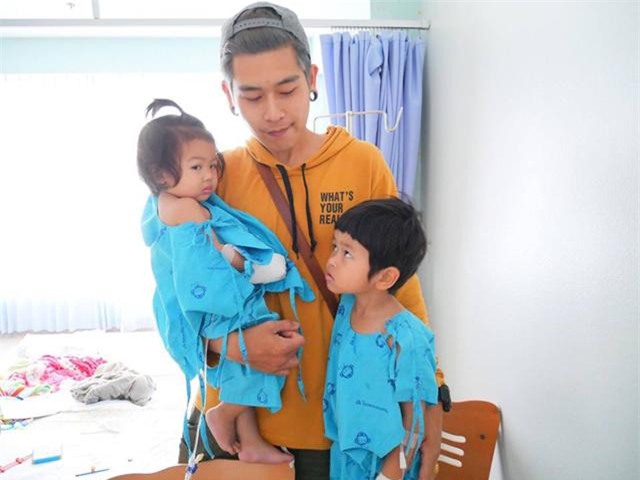 lam du tro de con vui, ong bo dien trai thai lan duoc dan mang khen nuc no - 1