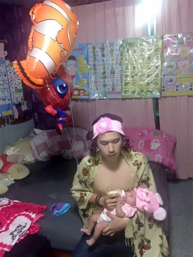 lam du tro de con vui, ong bo dien trai thai lan duoc dan mang khen nuc no - 2