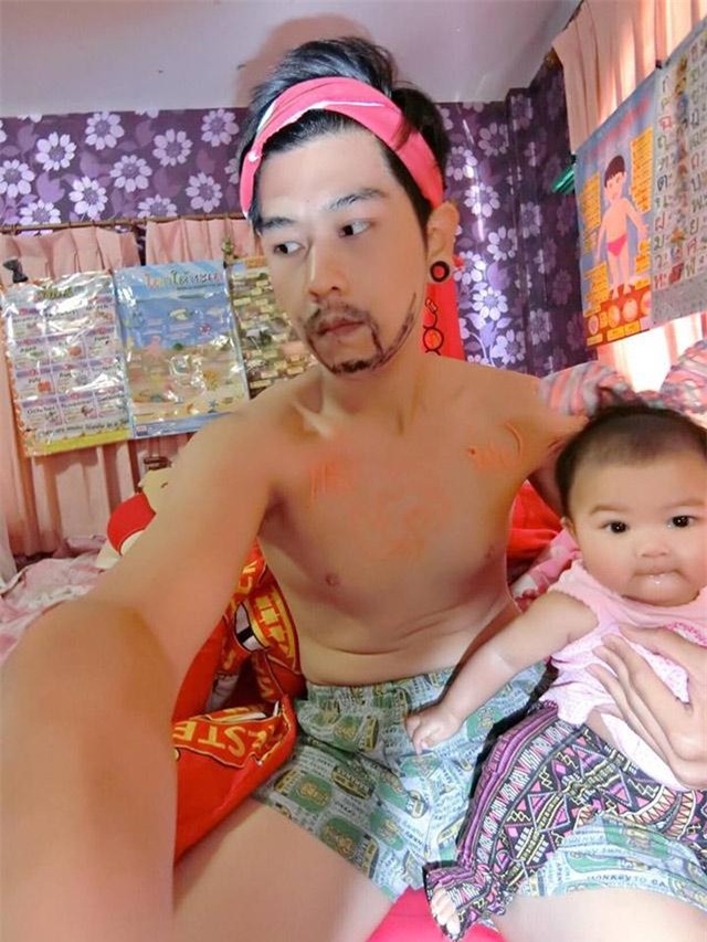 lam du tro de con vui, ong bo dien trai thai lan duoc dan mang khen nuc no - 9