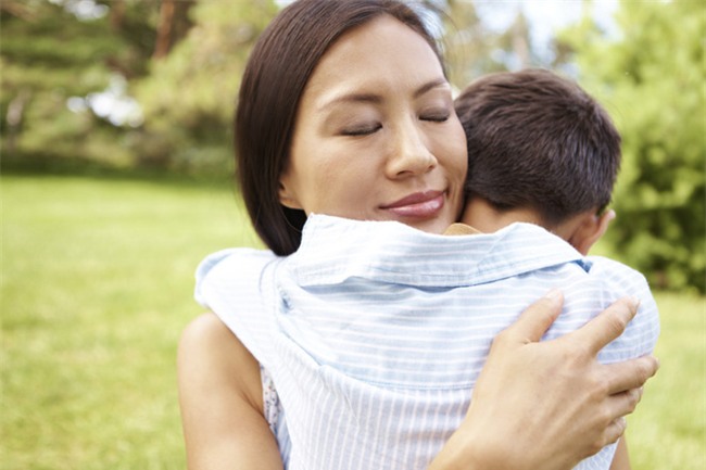 Chỉ cần 15 phút, bố mẹ hãy làm những điều tuyệt vời này cùng con mỗi ngày - Ảnh 1.