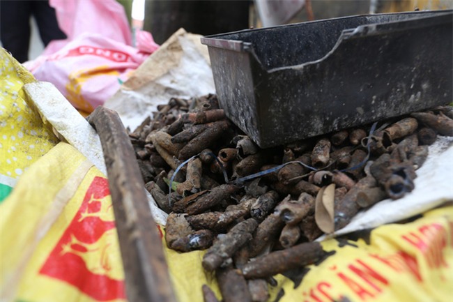 Vụ nổ ở Bắc Ninh: Đạn phủ kín đường làng, đã thu gom được 500kg đầu đạn